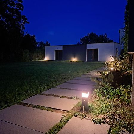 Vila Vekose - Apartman S Terasou A Zahradou Hradec Králové Zewnętrze zdjęcie