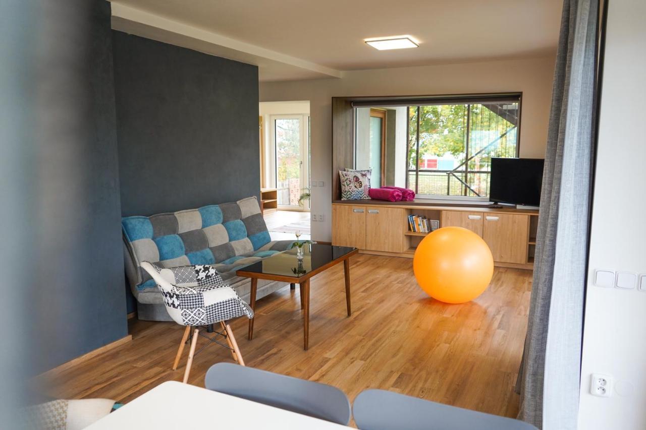 Vila Vekose - Apartman S Terasou A Zahradou Hradec Králové Zewnętrze zdjęcie