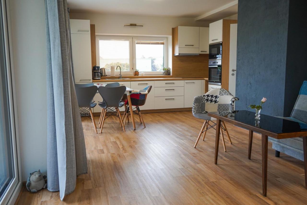 Vila Vekose - Apartman S Terasou A Zahradou Hradec Králové Zewnętrze zdjęcie