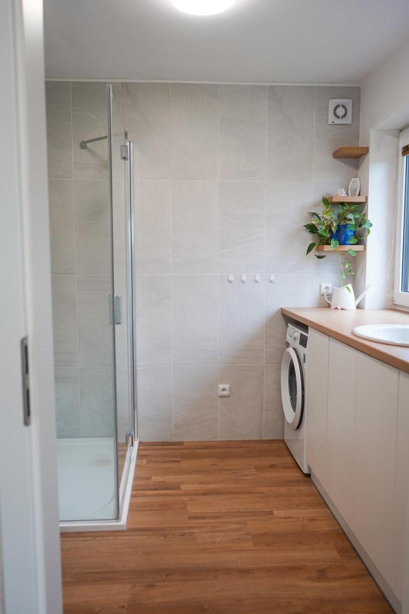 Vila Vekose - Apartman S Terasou A Zahradou Hradec Králové Zewnętrze zdjęcie