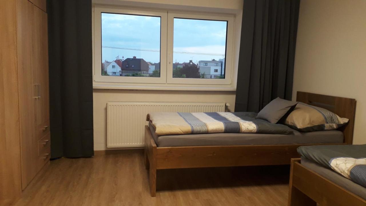 Vila Vekose - Apartman S Terasou A Zahradou Hradec Králové Zewnętrze zdjęcie