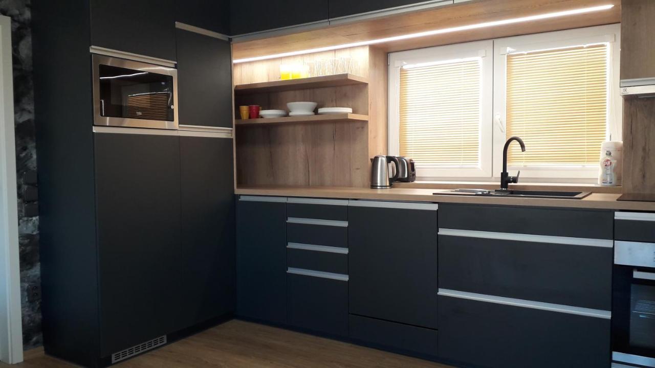 Vila Vekose - Apartman S Terasou A Zahradou Hradec Králové Zewnętrze zdjęcie