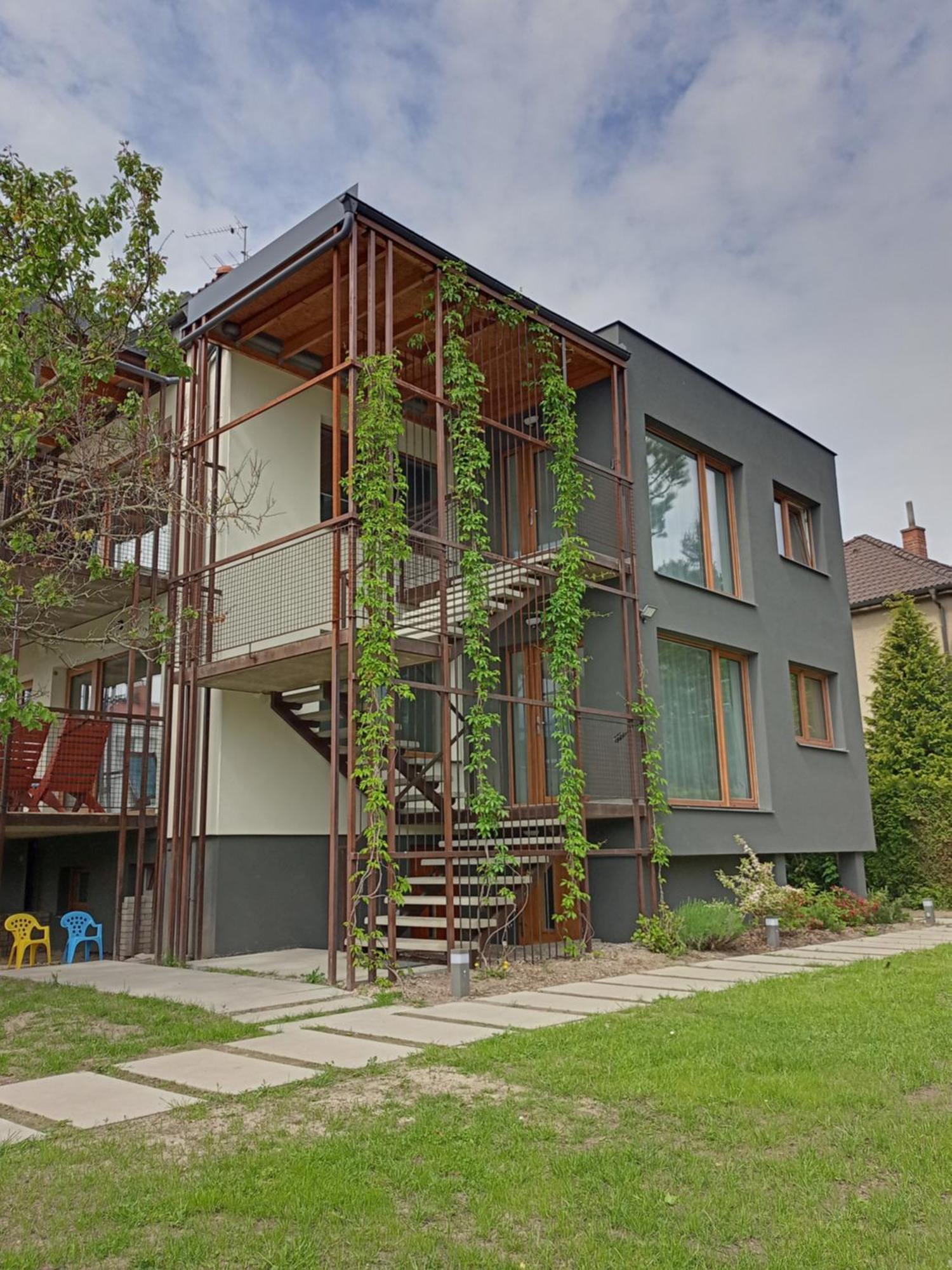 Vila Vekose - Apartman S Terasou A Zahradou Hradec Králové Zewnętrze zdjęcie